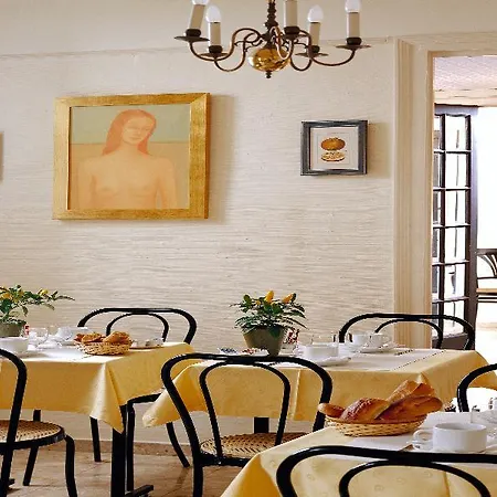 Hotel Des Batignolles 